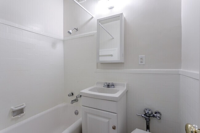 1BR, 1BA - 580 SF