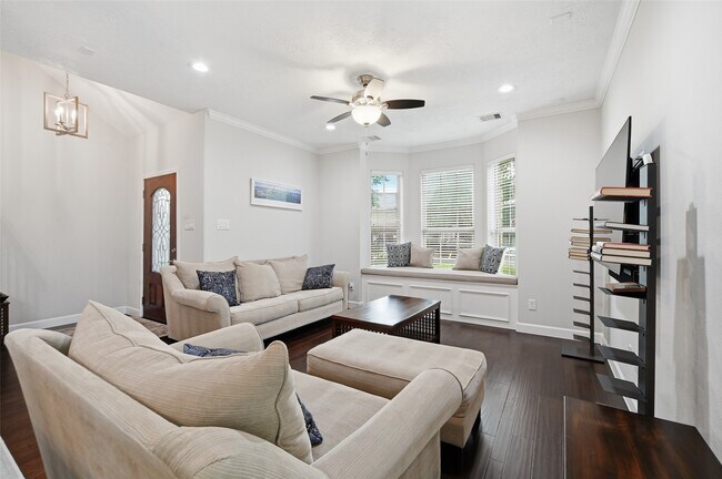 Photo - 1427 Scharpe St