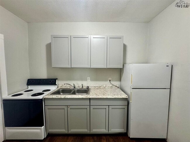 Photo - 2142 Avenue E