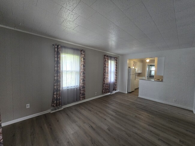 Building Photo - 1124 Kern St Rental