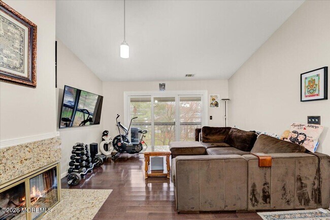 Photo - 306 Bromley Pl Unit 306