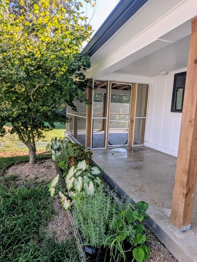 Photo - 1598 Bluebird Cv Ln