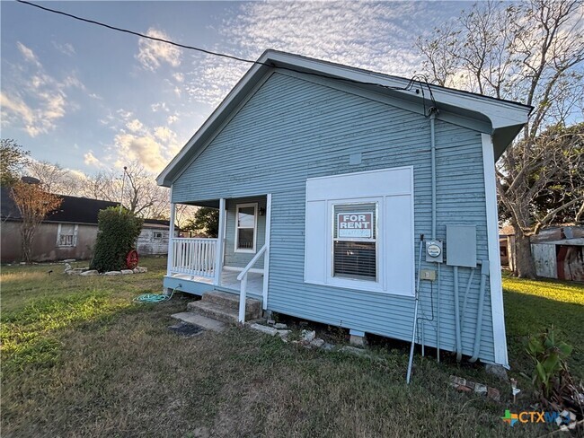 Building Photo - 738 Guadalupe St Rental