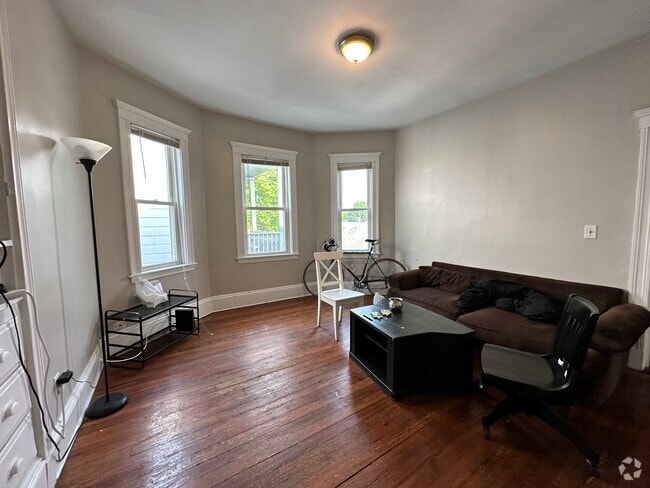 Building Photo - 348 Faneuil St Unit 3 Rental