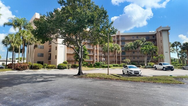 Building Photo - 4640 Lucerne Lakes Blvd W Unit 502