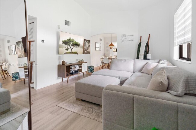 Building Photo - 22731 SW 88th Pl Unit 206