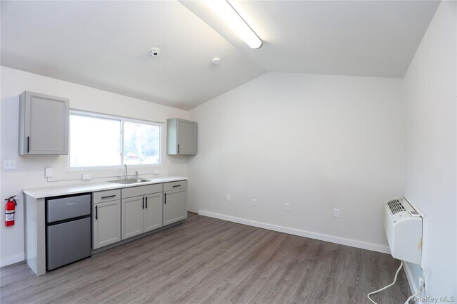 Photo - 669 Broadway Unit 6