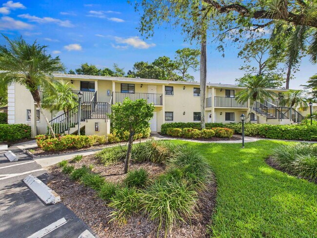 Building Photo - Furnished 2BR/2BA Pine Haven Condo with Pr... Unit 5