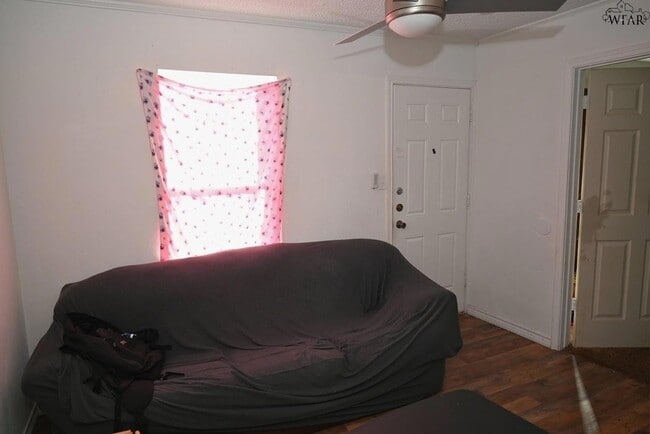 Photo - 902 Flood St