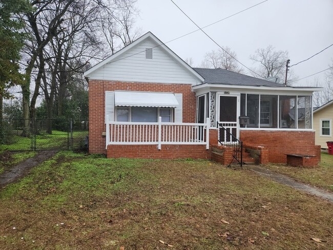 Building Photo - Spacious Ranch Home