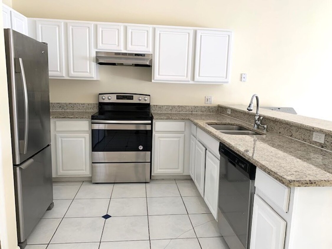 Location, Location, Location! Spacious Tow... - Location, Location, Location! Spacious Tow...