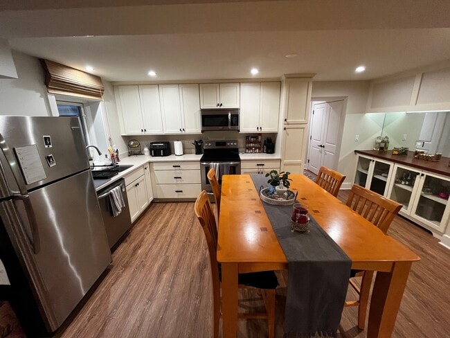 Photo - 1407 W Cossitt Ave Unit 4