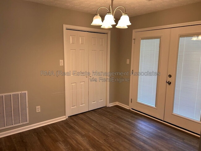 Photo - 217 Griffin Park Rd