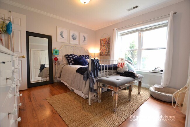 Photo - 136 Newton St Unit 4