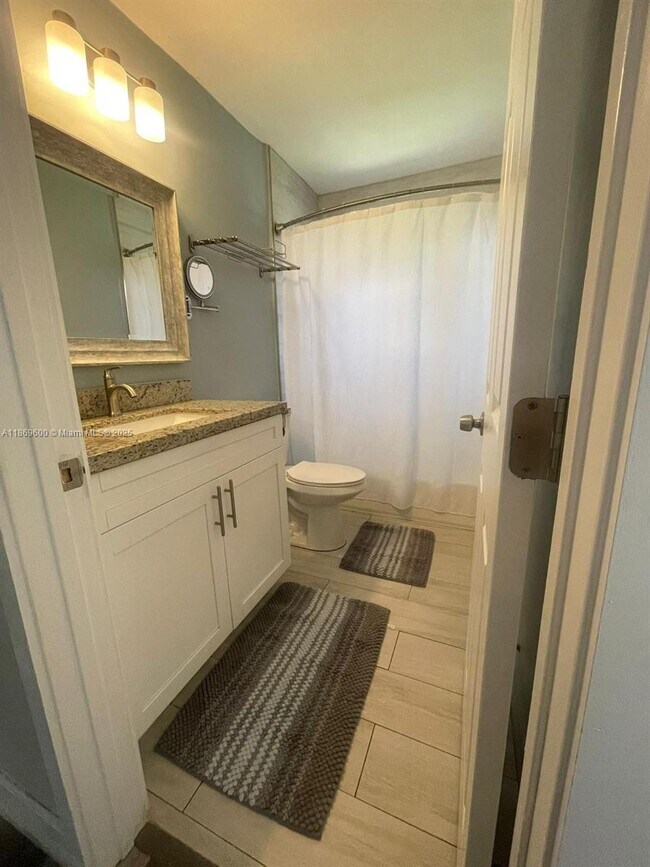 Photo - 2111 Adams St