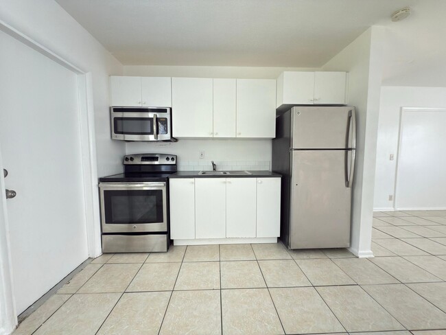 Building Photo - 1172 W 34th St