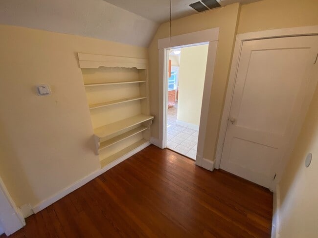 Building Photo - 396-398 Ellsworth Ave Unit 3rd Floor
