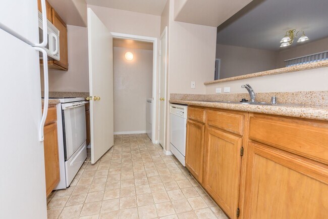 Photo - Lovely 2-Bedroom Condo in the Tuscano Comm... Unidad 2106