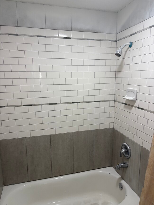 Building Photo - 617 W 41st St