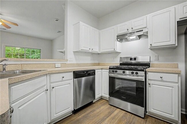 1998 Hailston Dr NW