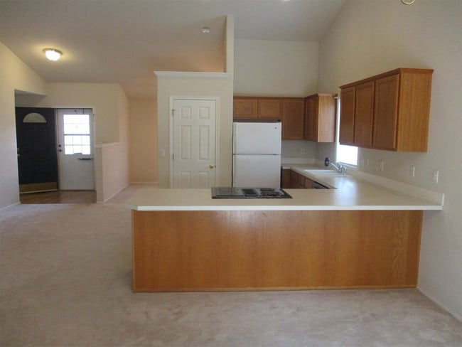 Photo - 653 Oakwood Dr