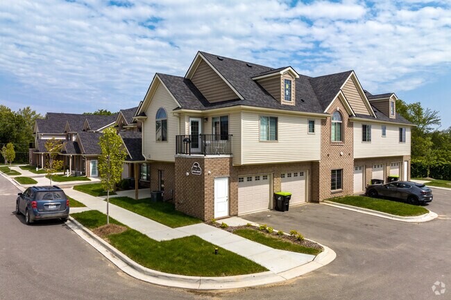 Barrington Square Luxury Apartments