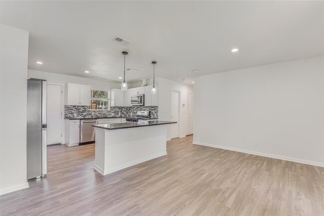 Photo - 1202 W 22nd St