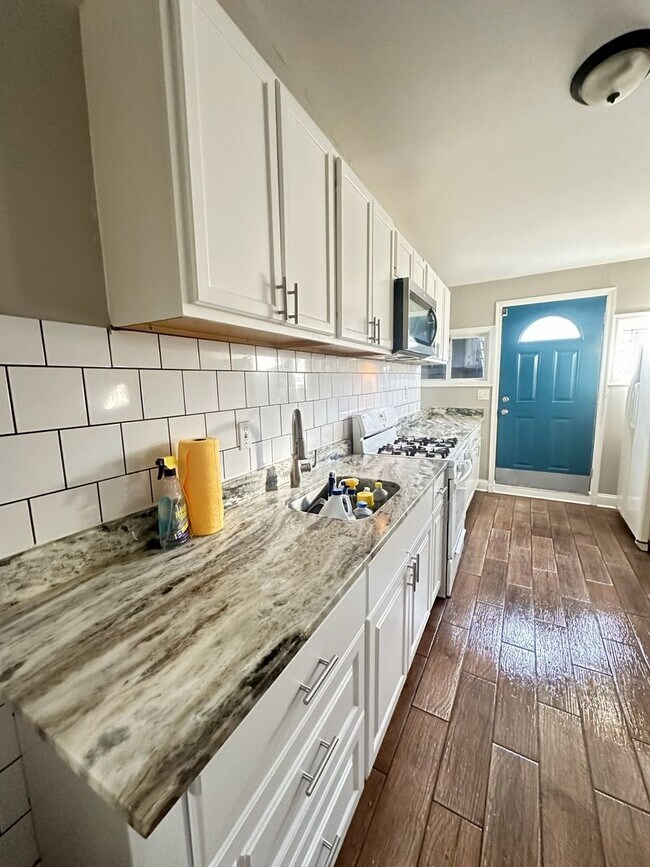 Photo - Spacious 4BR Rowhome Near Ellwood Park, Washer/Dryer Included