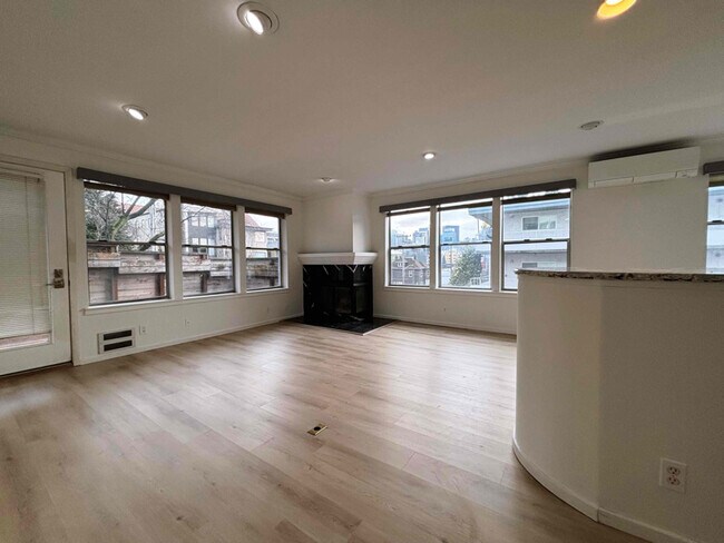 Photo - 915 6th Ave N Unit A