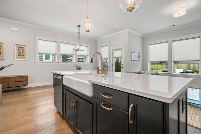 Photo - 2506 Lola Ave