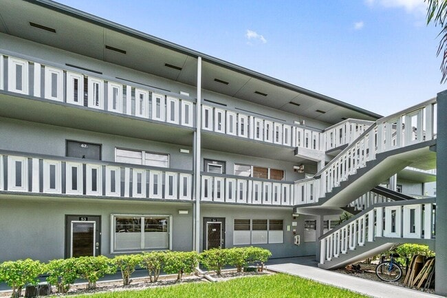 Building Photo - 68 Suffolk B Unit 68