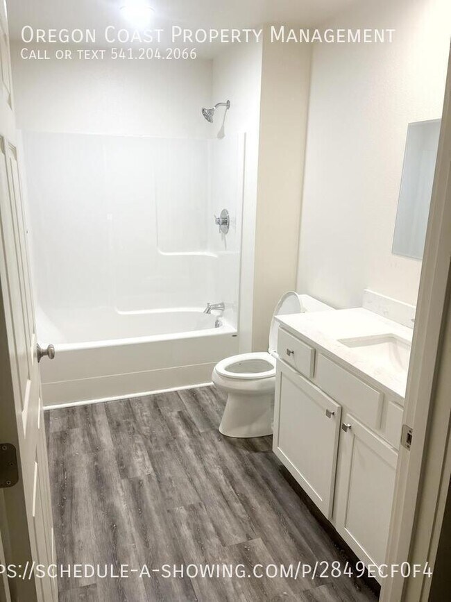 Photo - 170 SW Strawberry Ln Unit A