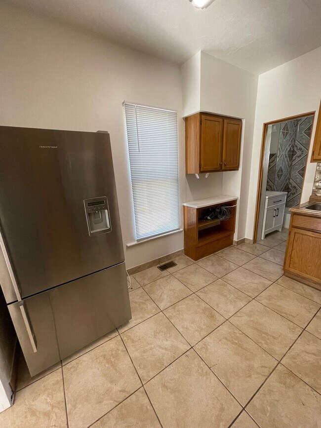 Photo - 706 Railroad Ave Unit 1