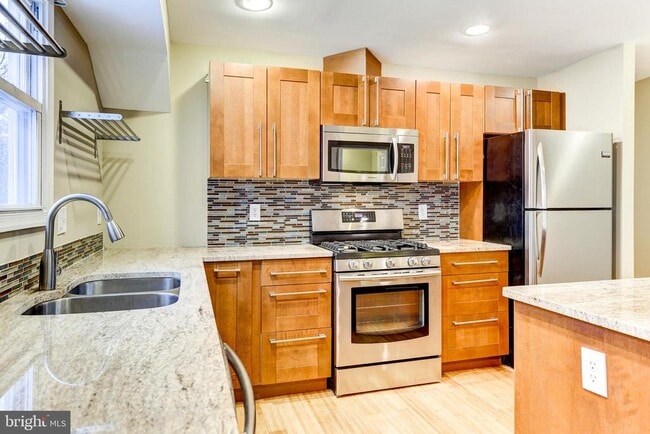 Photo - 737 Morton St NW