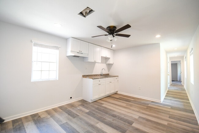 Photo - 822 N Van Buren St