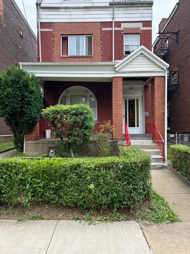 Photo - 9 Oakland Sq Unidad First Floor