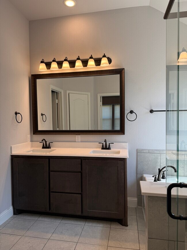 Photo - 1332 Fox Gln Trl