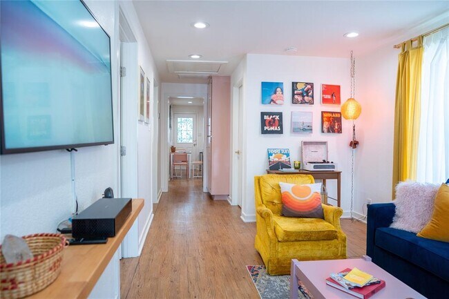 Photo - 2213 Santa Rita St