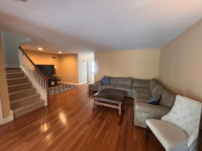 Photo - 1459 Mohr Cir