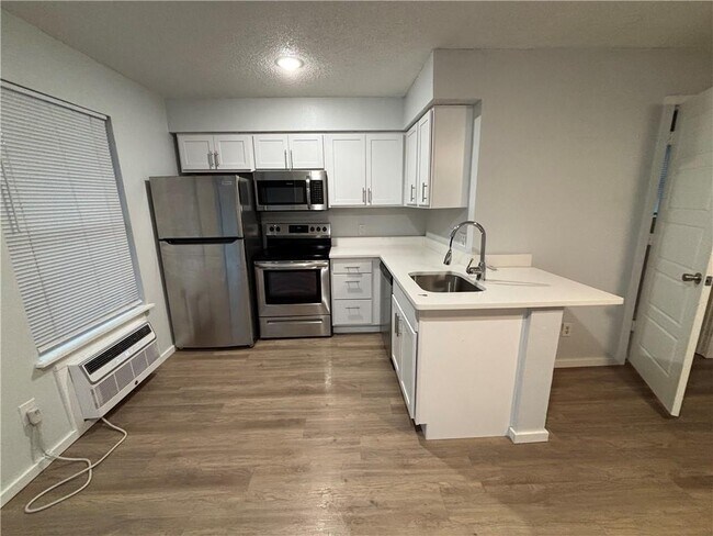 Photo - 942 W Holly St Unidad 4