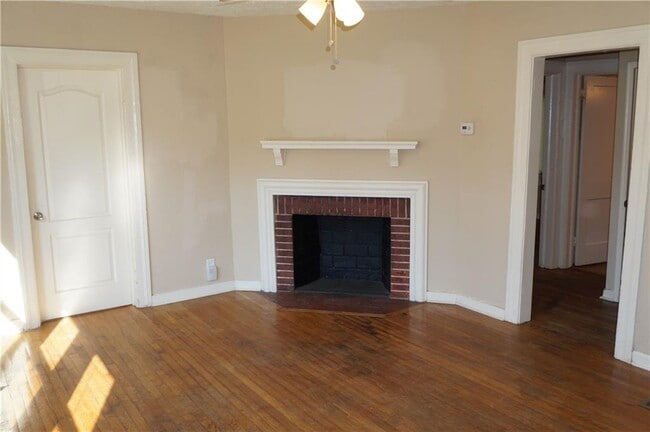 Photo - 583 Colonial Cir SE