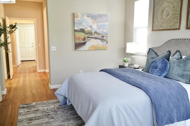 Photo - 340 Upton Pyne Dr