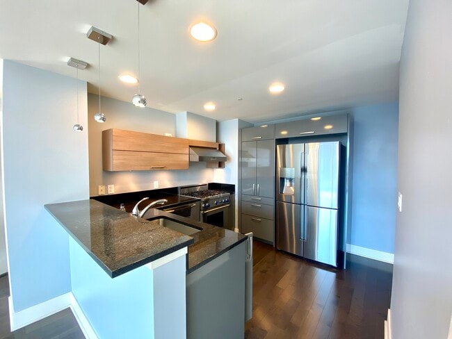 Building Photo - 88 E San Fernando St Unit 2001 Rental