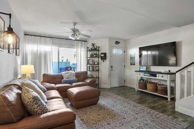 Photo - 6335 Riverwalk Ln