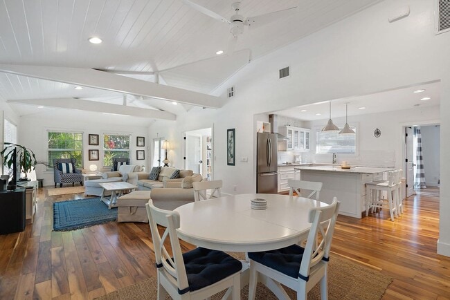 Photo - 461 Jupiter Ln