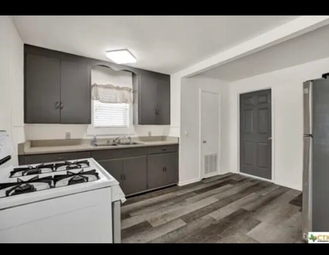 Building Photo - 214 S Saunders St