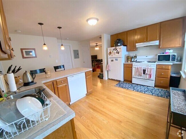 Building Photo - 363 Columbia St Unit 3 Rental