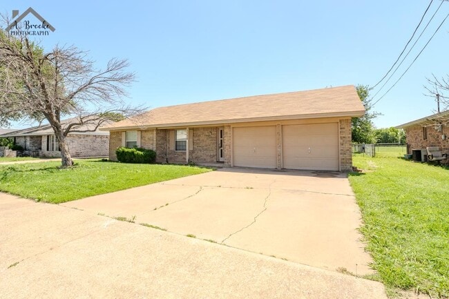 Photo - 1118 Crescent Ln