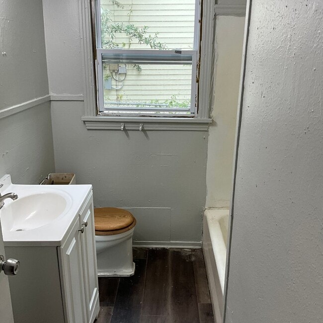 Photo - 525 W 77th St