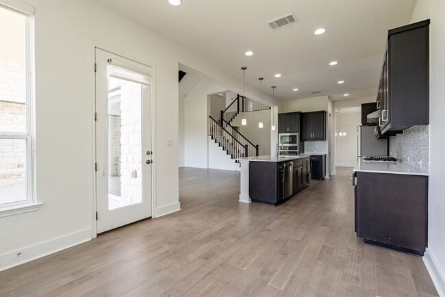 Photo - 212 Eiglehart Rd